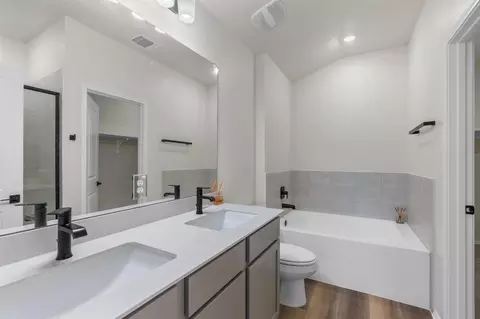 Bath - 4712 Pell Rd, Manor, TX 78653 photo 2 of 5