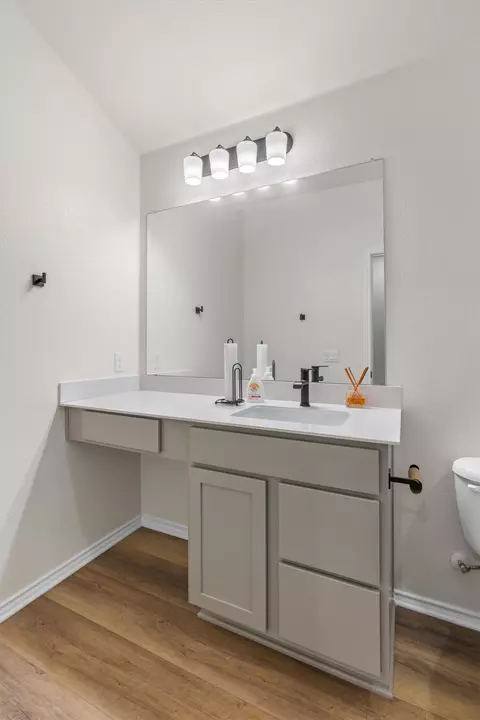Bath - 4712 Pell Rd, Manor, TX 78653 photo 4 of 5