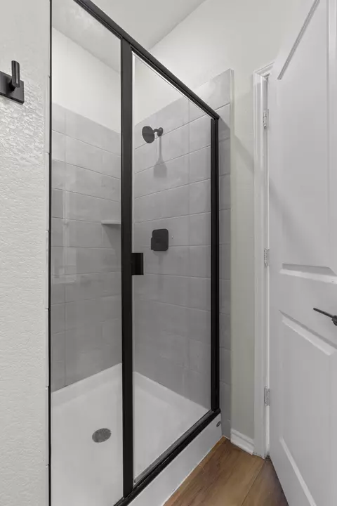 Bath - 4712 Pell Rd, Manor, TX 78653 photo 3 of 5