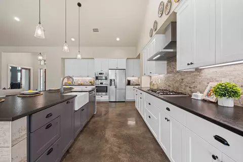 909 Highland Spring Ln, Georgetown, TX 78633