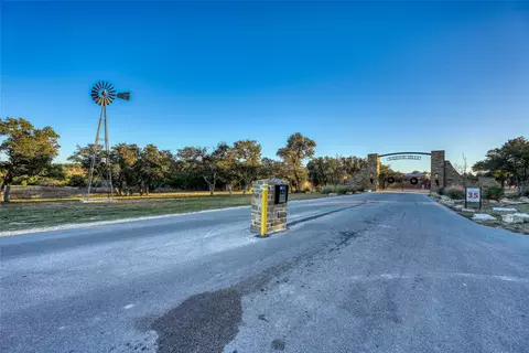 137 Falling Oak Dr, Blanco, TX 78606 photo 16