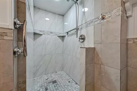 Bath - 102 Rivercrest St, Luling, TX 78648 photo 1 of 2