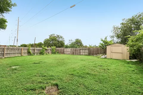 Exterior - 606 E Pecan St, Taylor, TX 76574 photo 8 of 8