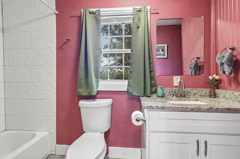 Bath - 606 E Pecan St, Taylor, TX 76574 photo 1 of 2