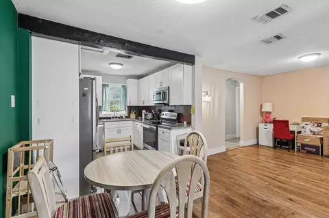 Dining - 606 E Pecan St, Taylor, TX 76574 photo 2 of 2