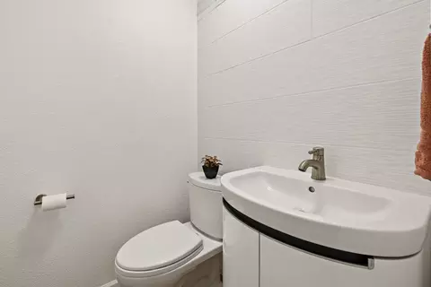 Bath - 3431 N Hills Dr #102, Austin, TX 78731 photo 1 of 3