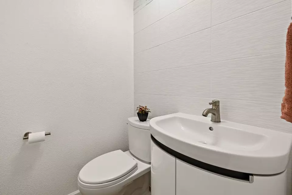 Bath - 3431 N Hills Dr #102, Austin, TX 78731 photo 1 of 3