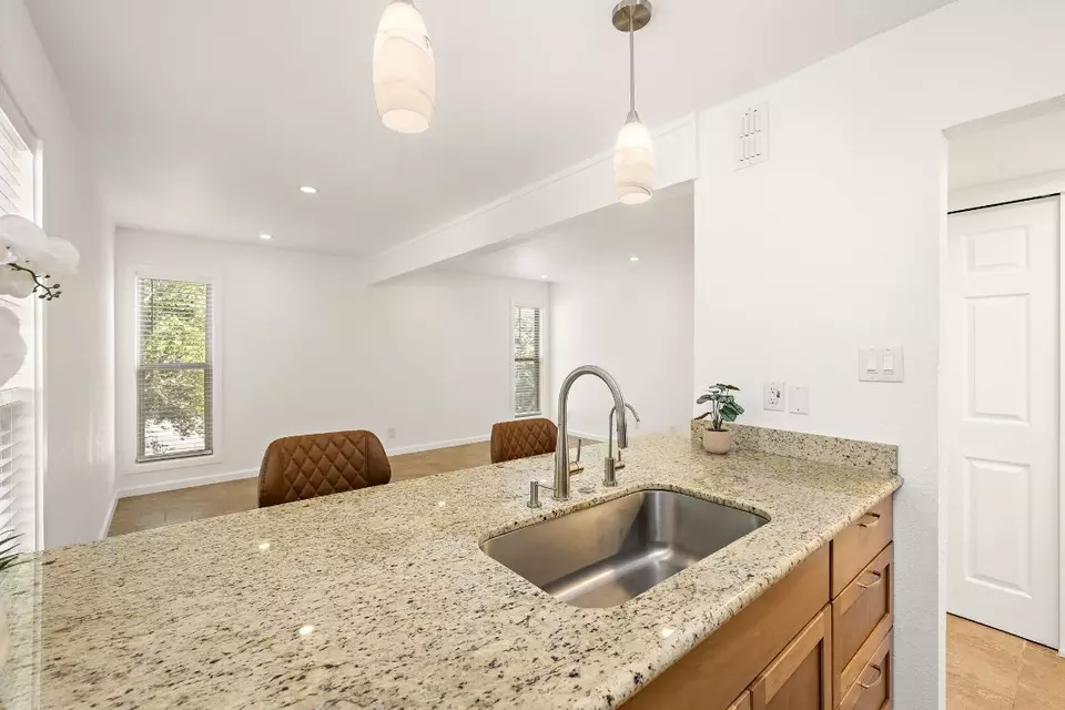 Kitchen - 3431 N Hills Dr #102, Austin, TX 78731 photo 4 of 6