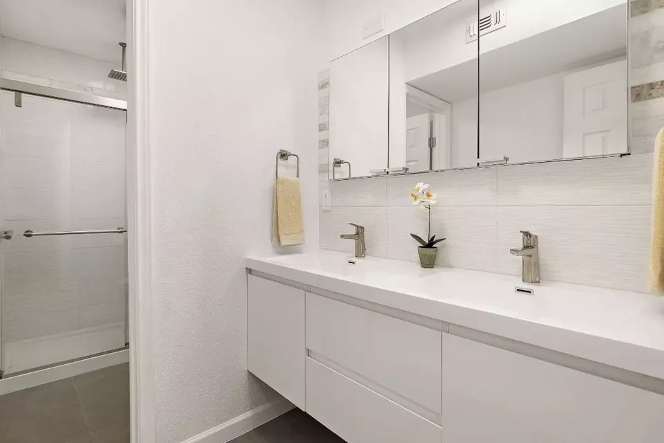 Bath - 3431 N Hills Dr #102, Austin, TX 78731 photo 2 of 3