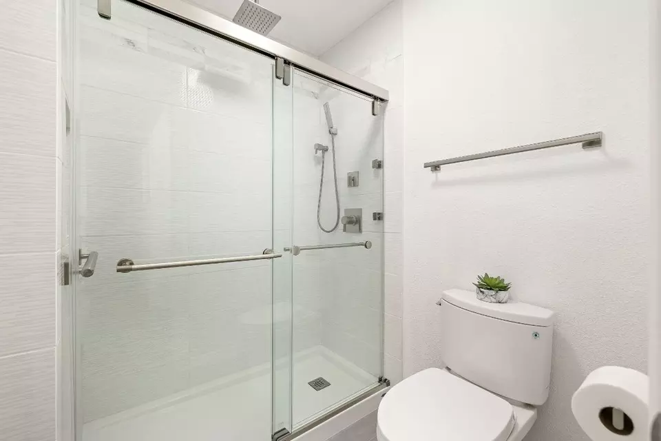 Bath - 3431 N Hills Dr #102, Austin, TX 78731 photo 3 of 3