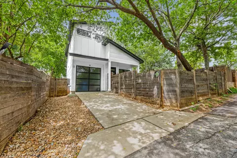 Exterior - 2004 E 10th St #2, Austin, TX 78702 photo 2 of 5