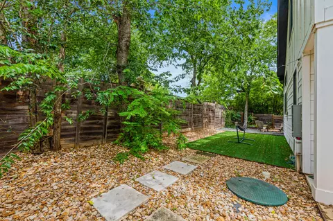 2004 E 10th St #2, Austin, TX 78702 photo 30