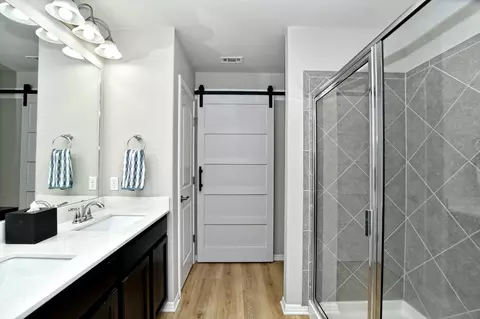 Bath - 231 Hobby St, Georgetown, TX 78633 photo 1 of 4