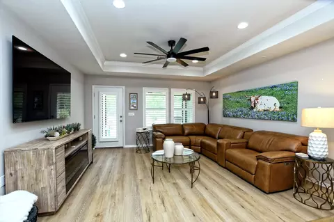 Living - 231 Hobby St, Georgetown, TX 78633 photo 1 of 2