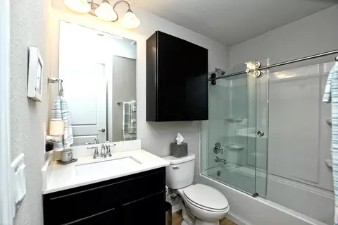 Bath - 231 Hobby St, Georgetown, TX 78633 photo 4 of 4
