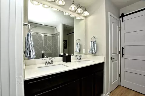 Bath - 231 Hobby St, Georgetown, TX 78633 photo 2 of 4