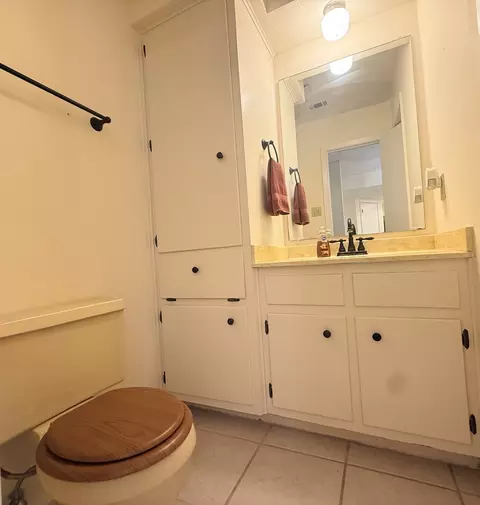 Bath - 109 Pine Cone Ln, Elgin, TX 78621 photo 1 of 3
