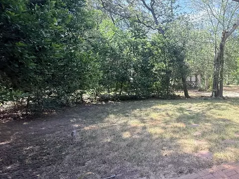 Exterior - 109 Pine Cone Ln, Elgin, TX 78621 photo 8 of 10