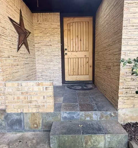 Exterior - 109 Pine Cone Ln, Elgin, TX 78621 photo 5 of 10