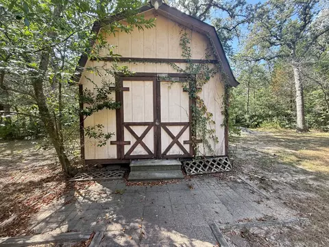 Exterior - 109 Pine Cone Ln, Elgin, TX 78621 photo 6 of 10