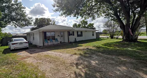 939 Pine Dr, Caldwell, TX 77836