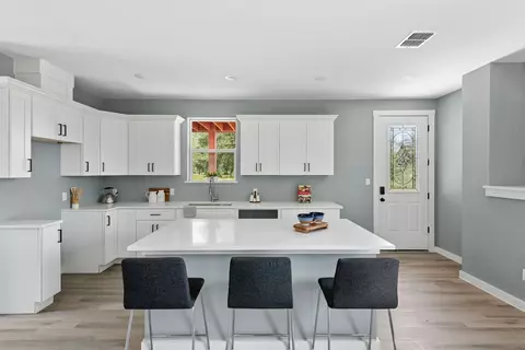 Kitchen - 3705 Callihan Rd, Luling, TX 78648 photo 2 of 3