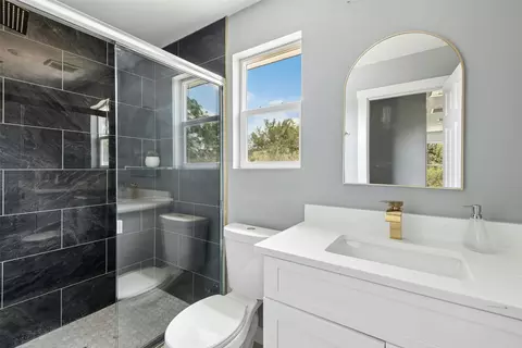 Bath - 3705 Callihan Rd, Luling, TX 78648 photo 3 of 3
