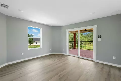 Living - 3705 Callihan Rd, Luling, TX 78648 photo 4 of 5