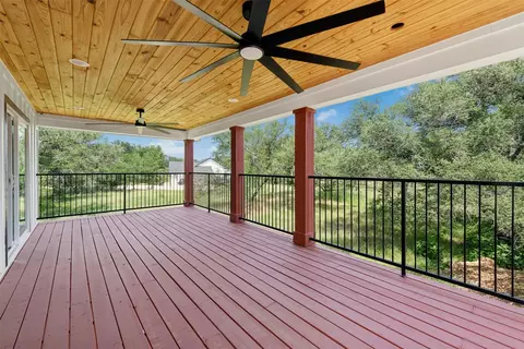Exterior - 3705 Callihan Rd, Luling, TX 78648 photo 3 of 4