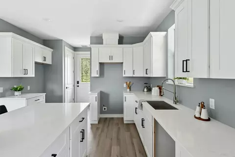 Kitchen - 3705 Callihan Rd, Luling, TX 78648 photo 3 of 3