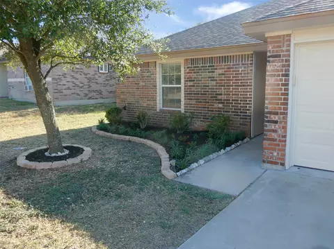 Exterior - 113 Soapstone Dr, Jarrell, TX 76537 photo 2 of 5