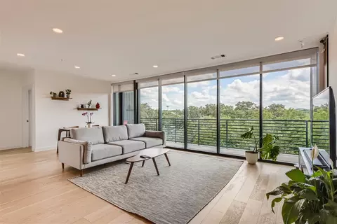 900 S 1st St #421, Austin, TX 78704