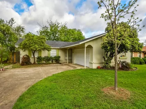 8208 Stillwood Ln, Austin, TX 78757