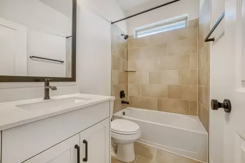 Bath - 448 Burlington Dr, Buda, TX 78610 photo 3 of 3