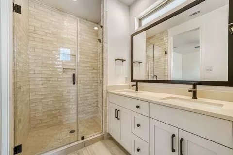 Bath - 448 Burlington Dr, Buda, TX 78610 photo 2 of 3