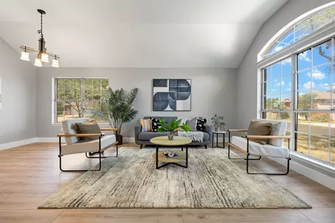 8009 Nairn Dr, Austin, TX 78749