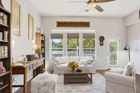 1050 Kenney Fort Xing #13, Round Rock, TX 78665