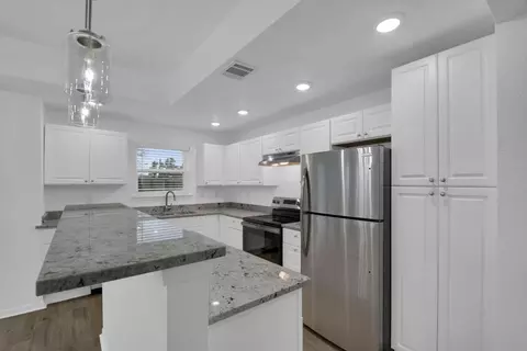 Kitchen - 1004 E Fannin St, Luling, TX 78648 photo 1 of 2