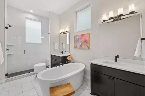 Bath - 4205 Elevator Dr, Austin, TX 78731 photo 2 of 6