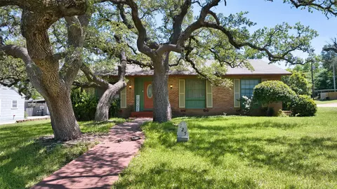 325 E Rainey St, Mason, TX 76856