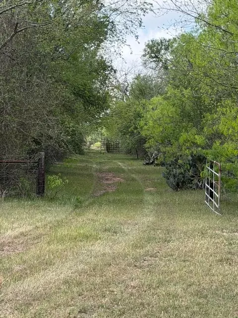 1235 Hoover St, Luling, TX 78648 photo 11