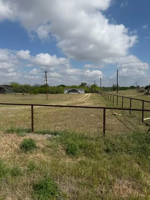 1235 Hoover St, Luling, TX 78648