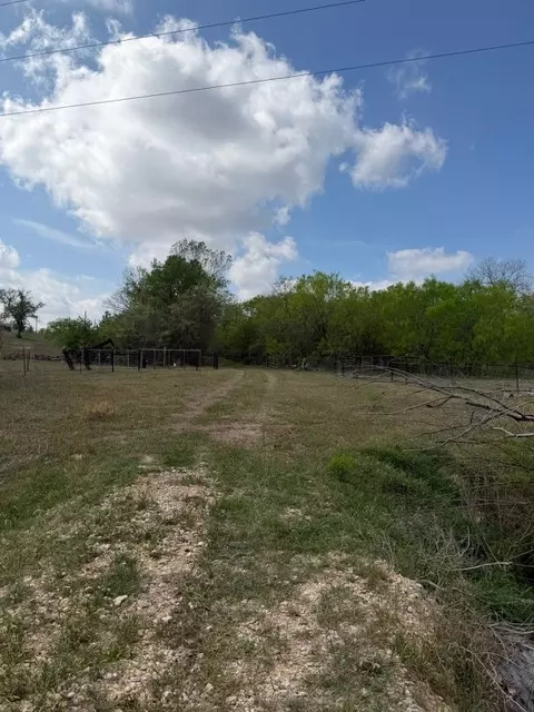 1235 Hoover St, Luling, TX 78648 photo 10