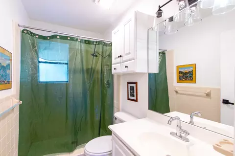 Bath - 208 Hackberry St, Lockhart, TX 78644 photo 1 of 2