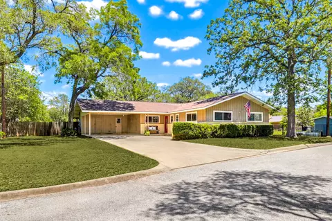 125 Glendale St, Luling, TX 78648