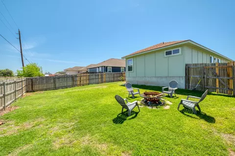 Exterior - 174 Falcon Dr, Luling, TX 78648 photo 5 of 13