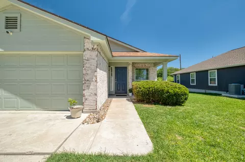 Exterior - 174 Falcon Dr, Luling, TX 78648 photo 4 of 13