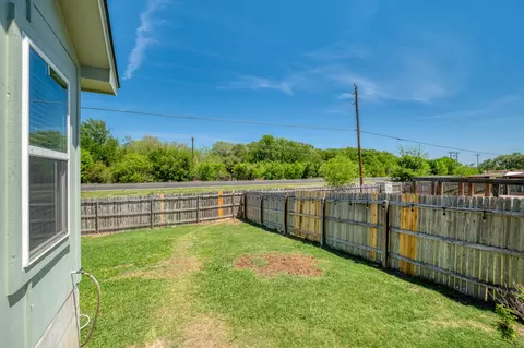 Exterior - 174 Falcon Dr, Luling, TX 78648 photo 6 of 13