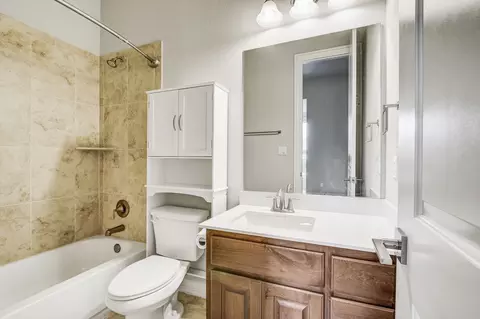 Bath - 312 Flintlock Dr, Leander, TX 78641 photo 5 of 5