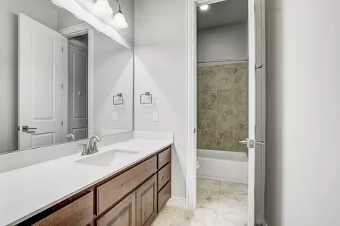 Bath - 312 Flintlock Dr, Leander, TX 78641 photo 4 of 5